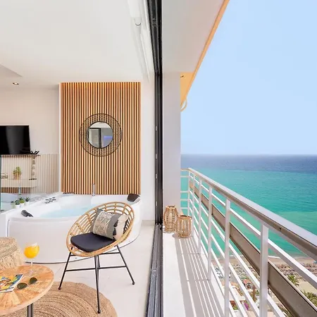 Pura Vida Luxury With Jacuzzi Apartment *
