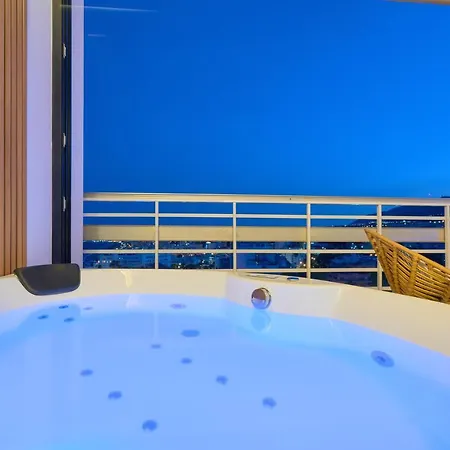 Pura Vida Luxury With Jacuzzi Apartment